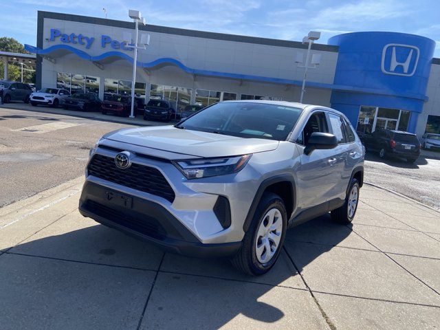 Used 2025 Toyota RAV4 LE AWD/4WD image 4