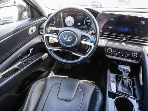 Certified 2022 Hyundai Elantra Limited FWD image 17