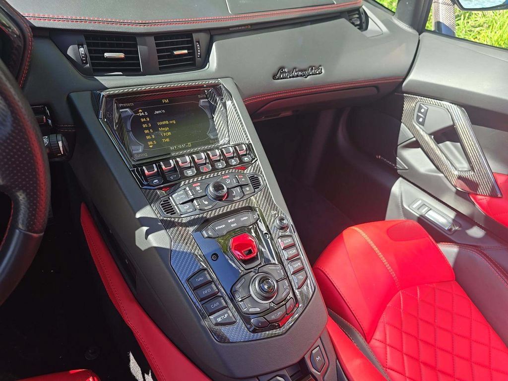 Used 2018 Lamborghini Aventador S AWD/4WD image 6