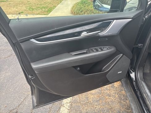Used 2024 Cadillac XT5 Premium Luxury image 9