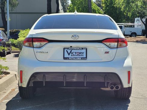 Used 2024 Toyota Corolla SE FWD image 5