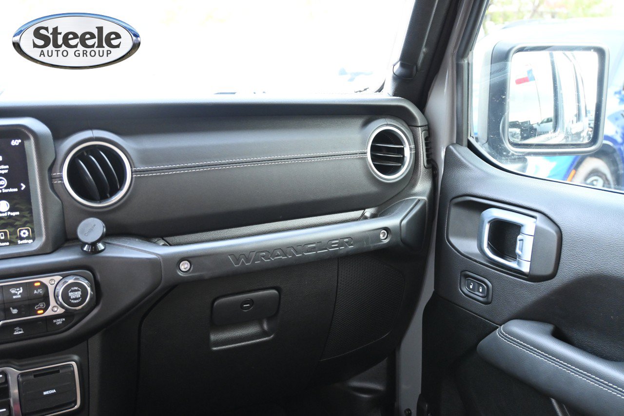 Used 2022 Jeep Wrangler Unlimited Rubicon 4xe w/ Cold Weather Group AWD/4WD image 8