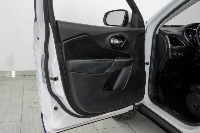 Used 2021 Jeep Cherokee Latitude Plus AWD/4WD image 49