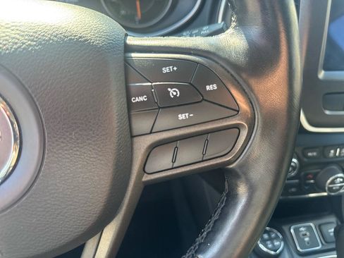 Used 2021 Jeep Cherokee Trailhawk AWD/4WD image 33