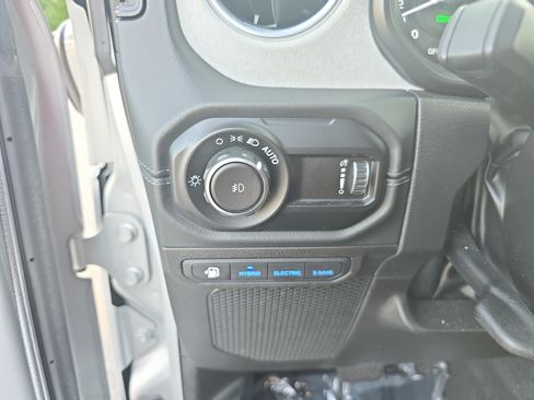 Used 2024 Jeep Wrangler Unlimited Sahara AWD/4WD image 23