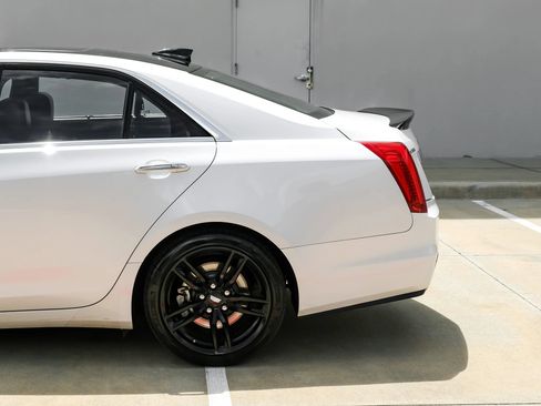Used 2018 Cadillac CTS Vsport Premium Luxury RWD image 10