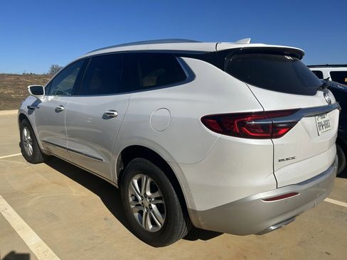 Used 2018 Buick Enclave Essence image 8