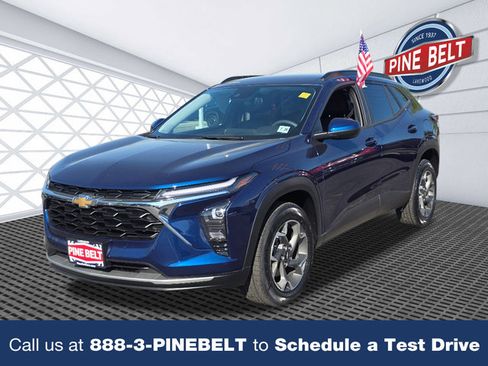 Certified 2024 Chevrolet Trax LT FWD image 1