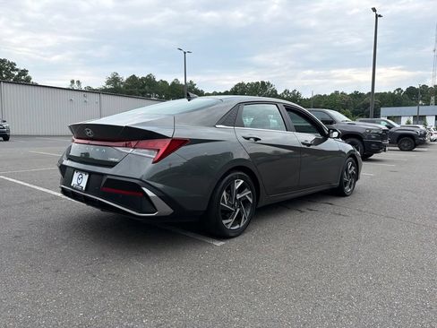 Certified 2024 Hyundai Elantra Limited FWD image 5