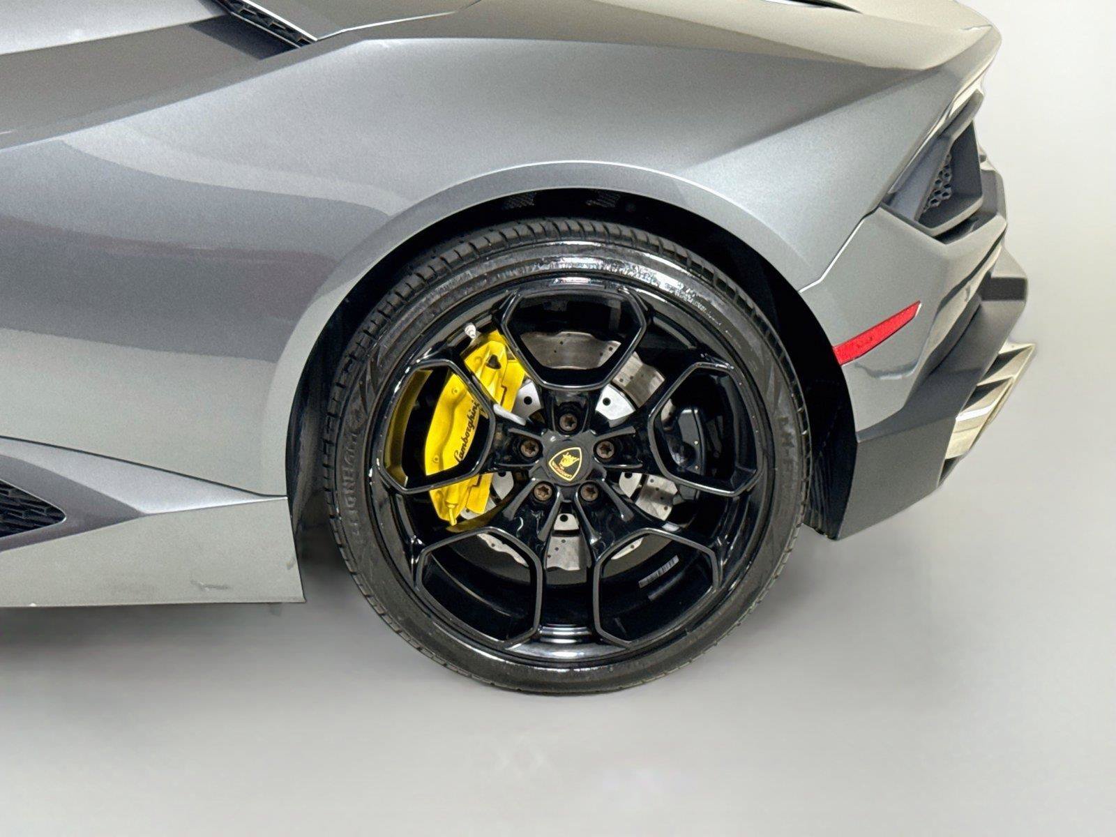 Used 2017 Lamborghini Huracan LP 580-2 RWD image 36