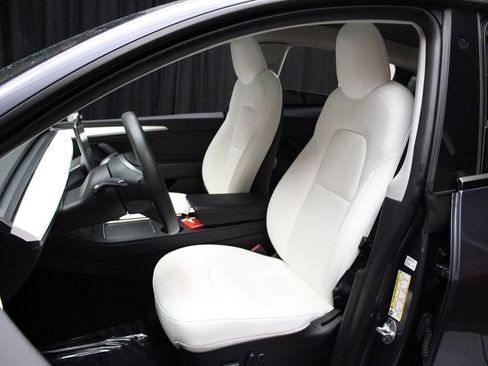 Used 2023 Tesla Model Y Long Range image 57