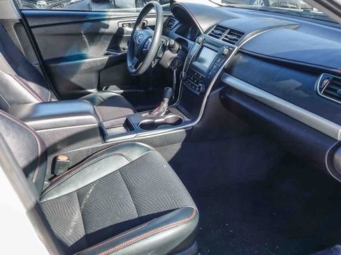 Used 2017 Toyota Camry SE image 15