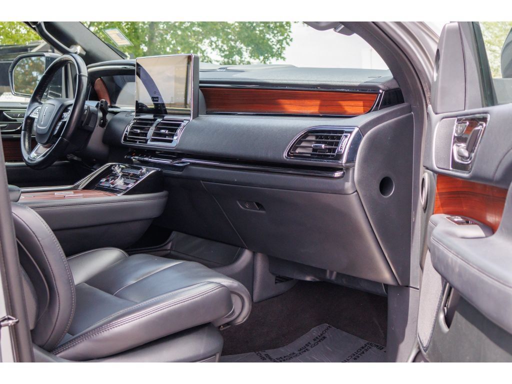 Used 2024 Lincoln Navigator L 4WD image 10