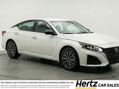 Used 2025 Nissan Altima 2.5 SV FWD image 1