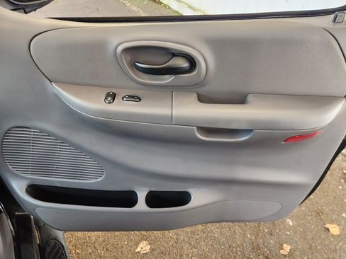 Used 2004 Ford F150 XLT image 16