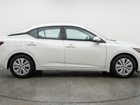 Used 2025 Nissan Sentra S image 11
