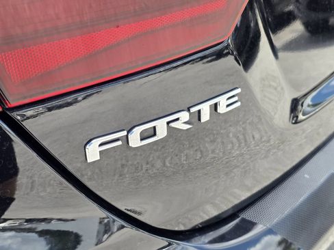 Used 2021 Kia Forte LXS FWD image 8