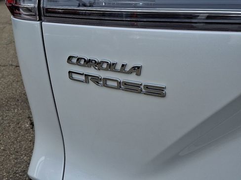Used 2023 Toyota Corolla Cross XLE FWD image 29