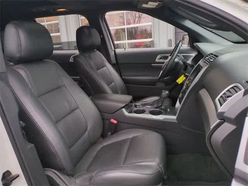Used 2014 Ford Explorer XLT w/ Equipment Group 202A image 23