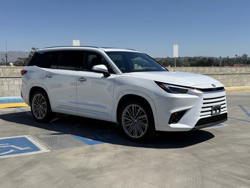 New 2026 Lexus TX 550h AWD Plug-In Hybrid image 2