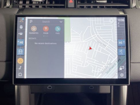 Used 2025 Land Rover Discovery Sport S image 24