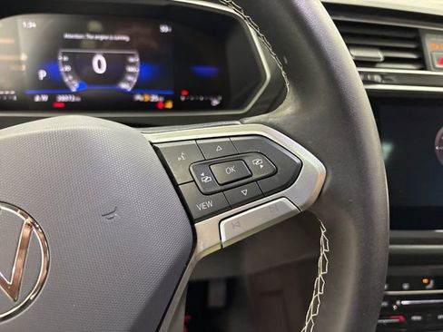 Used 2024 Volkswagen Tiguan SE w/ Panoramic Sunroof Package FWD image 25