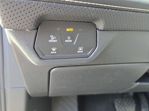 Used 2024 Volkswagen Atlas Cross Sport SE image 19