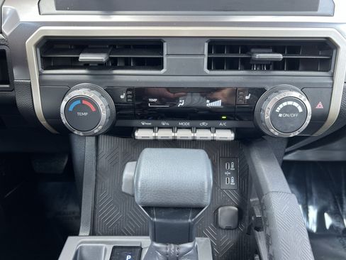 Used 2025 Toyota Tacoma SR5 AWD/4WD image 19