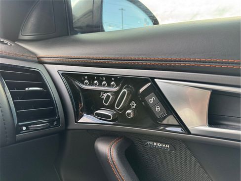 Used 2017 Jaguar F-TYPE R AWD/4WD image 32