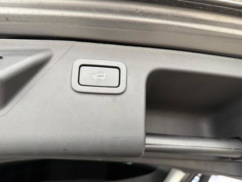 Used 2018 Land Rover Discovery Sport HSE image 22