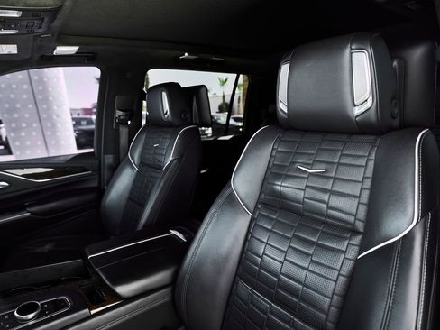 Used 2021 Cadillac Escalade ESV Sport Platinum w/ LPO, ONYX Package AWD/4WD image 39