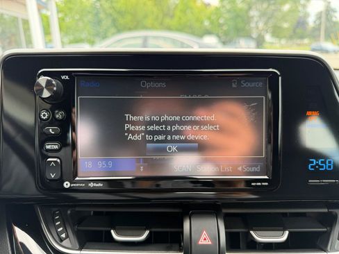 Used 2018 Toyota C-HR XLE FWD image 35