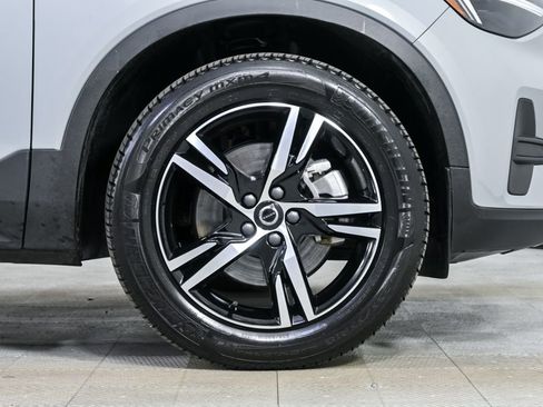 Certified 2025 Volvo XC40 B5 Core image 39