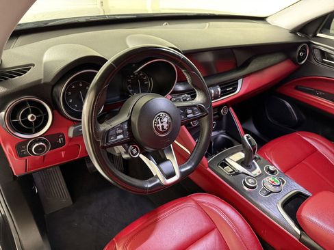 Used 2020 Alfa Romeo Stelvio w/ Nero Edizione RWD image 4