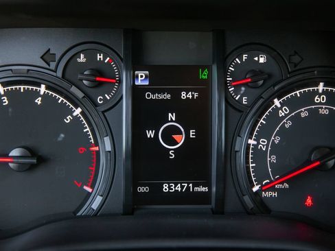 Used 2020 Toyota 4Runner SR5 AWD/4WD image 18