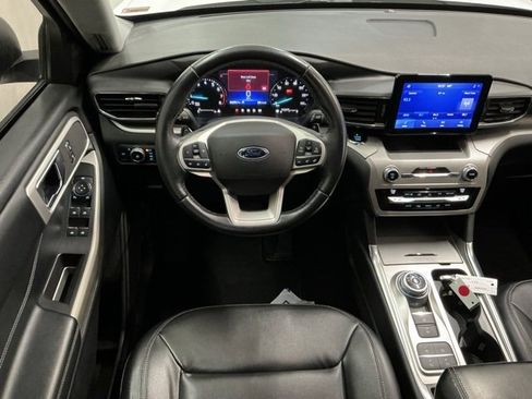Used 2020 Ford Explorer XLT w/ Equipment Group 202A image 10