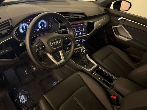Used 2024 Audi Q3 2.0T Premium w/ Convenience Package AWD/4WD image 4