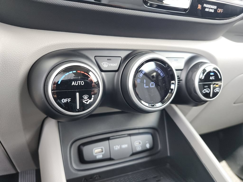 New 2026 Hyundai Venue SEL FWD image 28