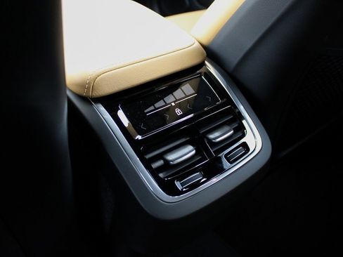 New 2025 Volvo XC60 B5 Ultra w/ Protection Package Premier image 30