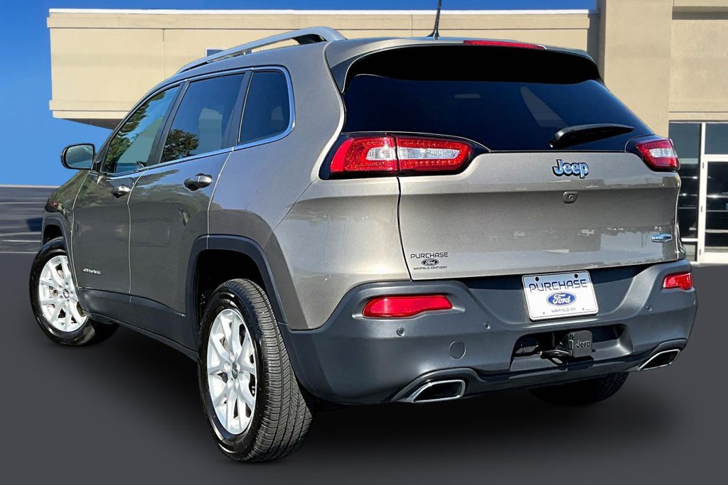 Used 2016 Jeep Cherokee Latitude w/ Comfort/Convenience Group FWD image 4
