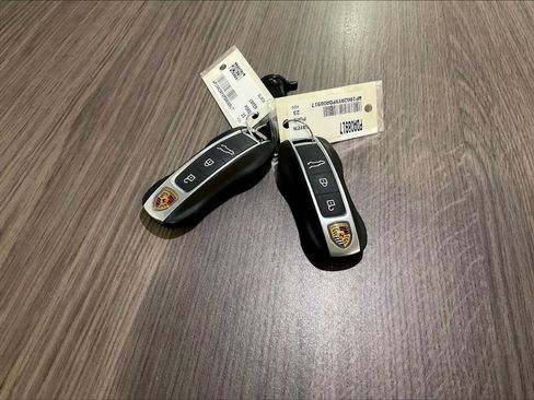 Certified 2023 Porsche Cayenne AWD/4WD image 21