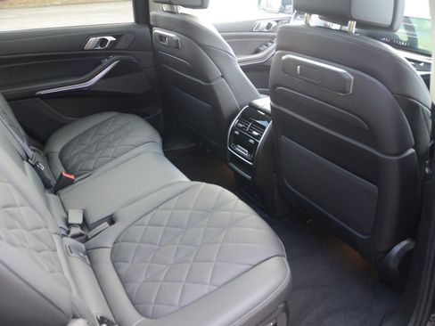 Used 2025 BMW X7 xDrive40i AWD/4WD image 14