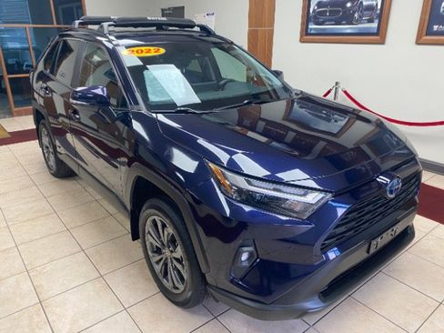 Used 2022 Toyota RAV4 XLE Premium AWD/4WD image 4