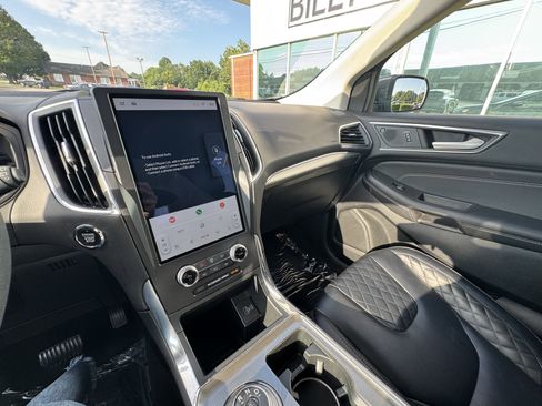 Used 2024 Ford Edge Titanium image 17