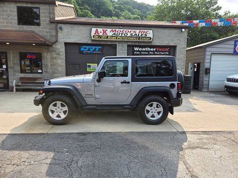 Used 2013 Jeep Wrangler Sport AWD/4WD image 4