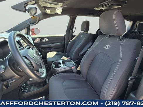 Used 2019 Chrysler Pacifica Touring Plus w/ S Appearance Package FWD image 23