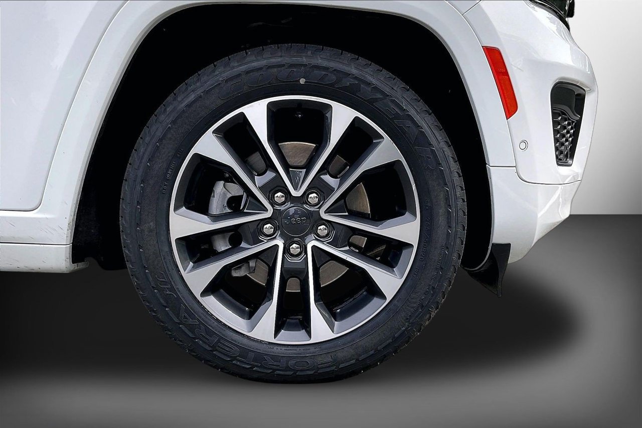 Certified 2023 Jeep Grand Cherokee L Overland AWD/4WD image 36