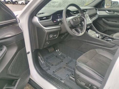 Used 2023 Jeep Grand Cherokee Altitude AWD/4WD image 23