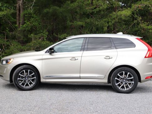 Used 2017 Volvo XC60 T6 Dynamic w/ Preferred Option Package AWD/4WD image 35