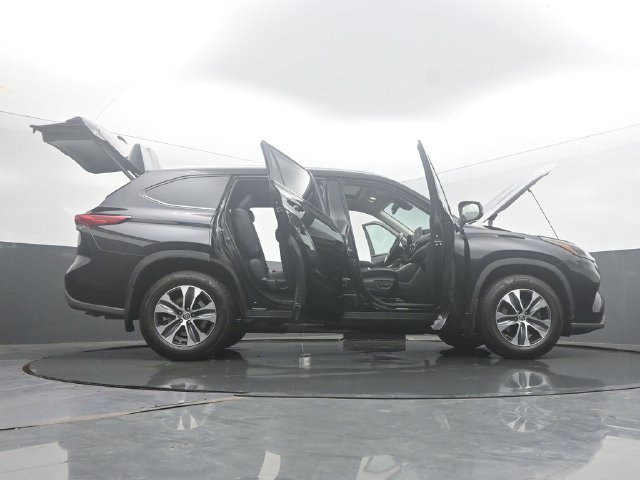Used 2023 Toyota Highlander XLE AWD/4WD image 63